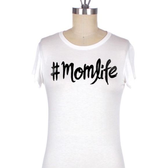 #Momlife Graphic Tee - Picture 3 of 3